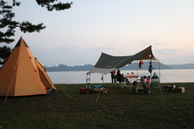 親沢公園とテント 親沢公園とテント
